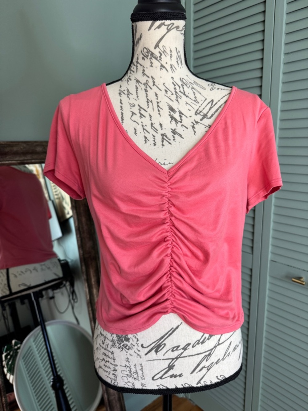 gaze Pink Ruched V-Neck Short Sleeve Crop Top